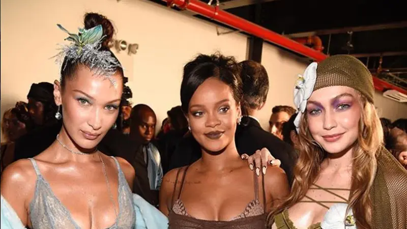 Seksinya Gigi dan Bella Hadid Pimpin Pertunjukkan Lingerie Rihanna