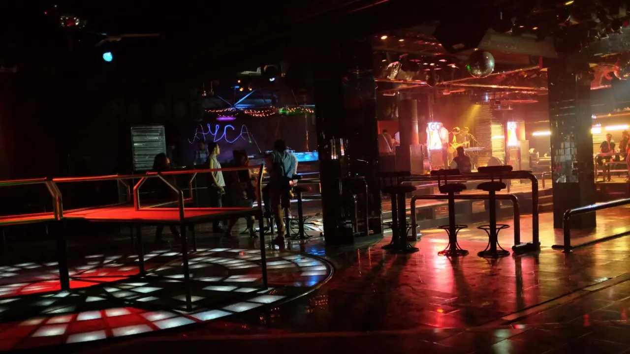 Mengenang Gemerlap Disko 90an lewat All You Can Art Jilid 5