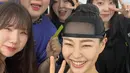 Honey Lee juga mengucapkan terima kasih kepada tim stylist-nya yang telah membantu menunjang penampilananya di drama sageuk. "Is your sister's side? Made it stand out Our Hye-chul's Bomi, Kyuri, Min-seo, and Uibun-mi are pretty," ujarnya.
