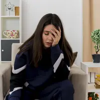 Seorang perempuan sedang memiliki mood yang buruk (Foto Dok: Freepik/stockking).