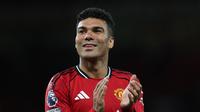 Gelandang Manchester United, Casemiro, mencetak satu gol ke gawang Brentford pada lanjutan Liga Inggris 2025/2026 di Old Trafford, Selasa (28/4/2026) dini hari WIB. (Darren Staples / AFP)
