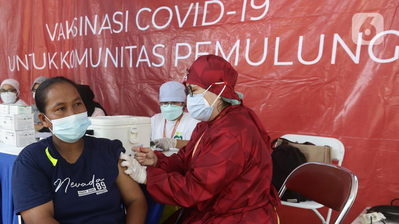 Vaksinasi COVID-19 untuk Warga dan Komunitas Pemulung