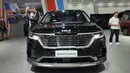 Pada bagian depan, KIA Grand Carnival memiliki tampang yang elegan dan mewah. Mobil ini dilengkapi dengan Headlamp LED Projector dengan DRL LED. Untuk dapur pacu menggunakan mesin Smartstream engine, R 2.2L, CRDI, DOHC, 16V 2151cc dengan tenaga 202hp pada 3800rpm dengan torsi 441nm dan transmisi 8 percepatan.