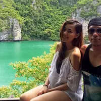 Foto kebersamaan Sammy Simorangkir dan Viviane saat berlibur di Thailand. (via instagram.com/viv_viviane)