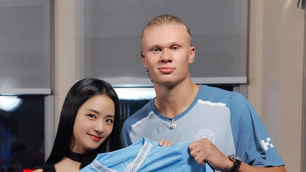 Paras Cantik Sempurna Jisoo BLACKPINK Malah Disebut Rekayasa AI Saat Foto Bareng Erling Haaland