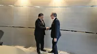 Menko Perekonomian Airlangga Hartarto melakukan pertemuan bilateral dengan Executive Vice President of the European Commission Mr. Valdis Dombrovskis setelah acara EU-ASEAN Business Summit, pada Selasa (13/12) pukul 16.00 waktu setempat. (Sumber: ekon.go.id)