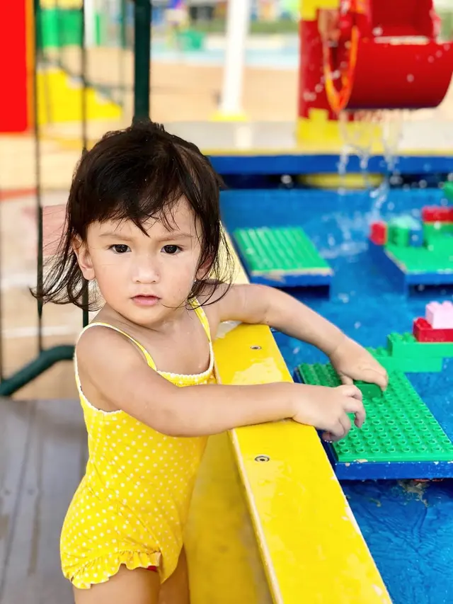 [Fimela] Anak Atiqah Hasiholan dan Rio Dewanto