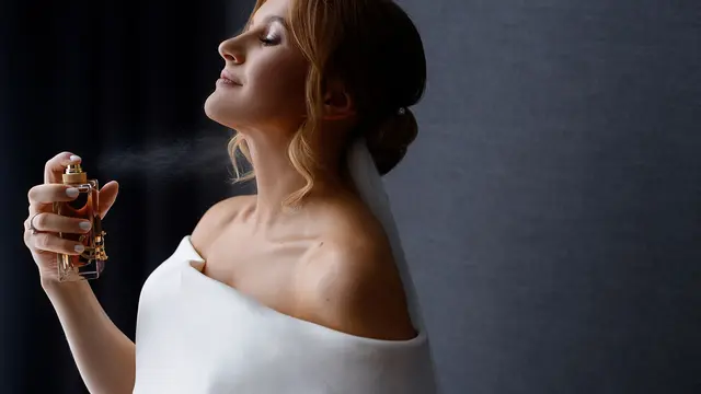 Aroma Parfum yang Bikin Penampilan Wanita Terlihat Lebih Elegan (photo by freepik)