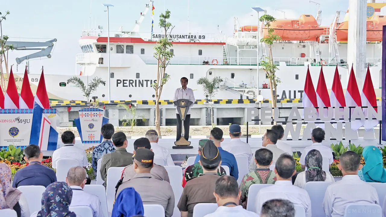 Presiden Joko Widodo (Jokowi) meresmikan dua pelabuhan di kawasan Teluk Palu, Sulawesi Tengah, yakni Pelabuhan Wani dan Pelabuhan Pantoloan.