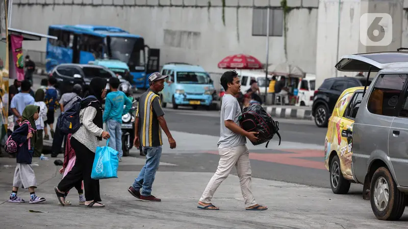 Suasana Arus Balik Lebaran 2023 di Terminal Lebak Bulus