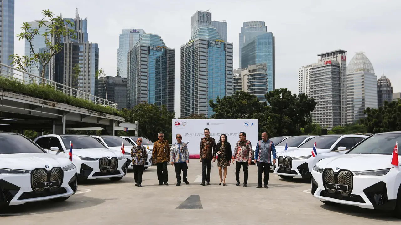 13 Mobil Listrik BMW iX Resmi Jadi Mobil KTT ASEAN 2023