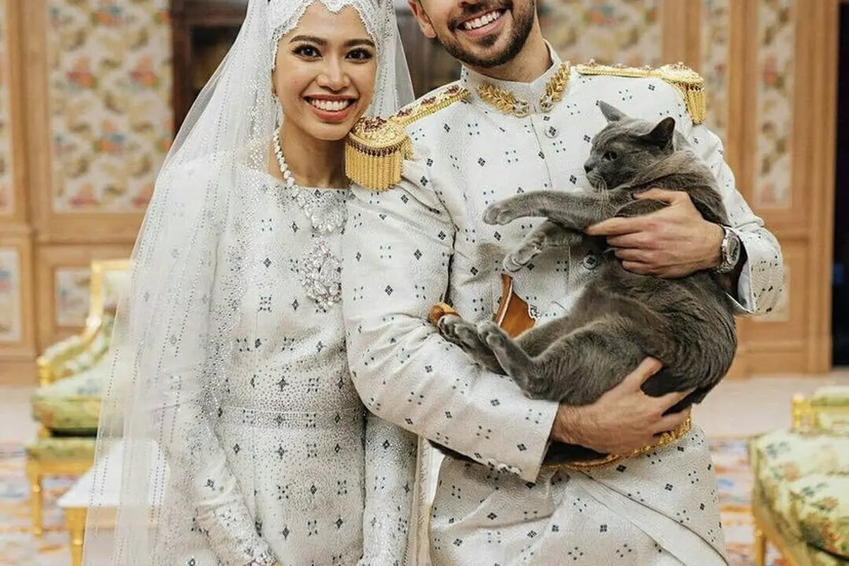 Menikah selama 10 hari, berikut gaun yang dikenakan Putri Brunei Darussalam