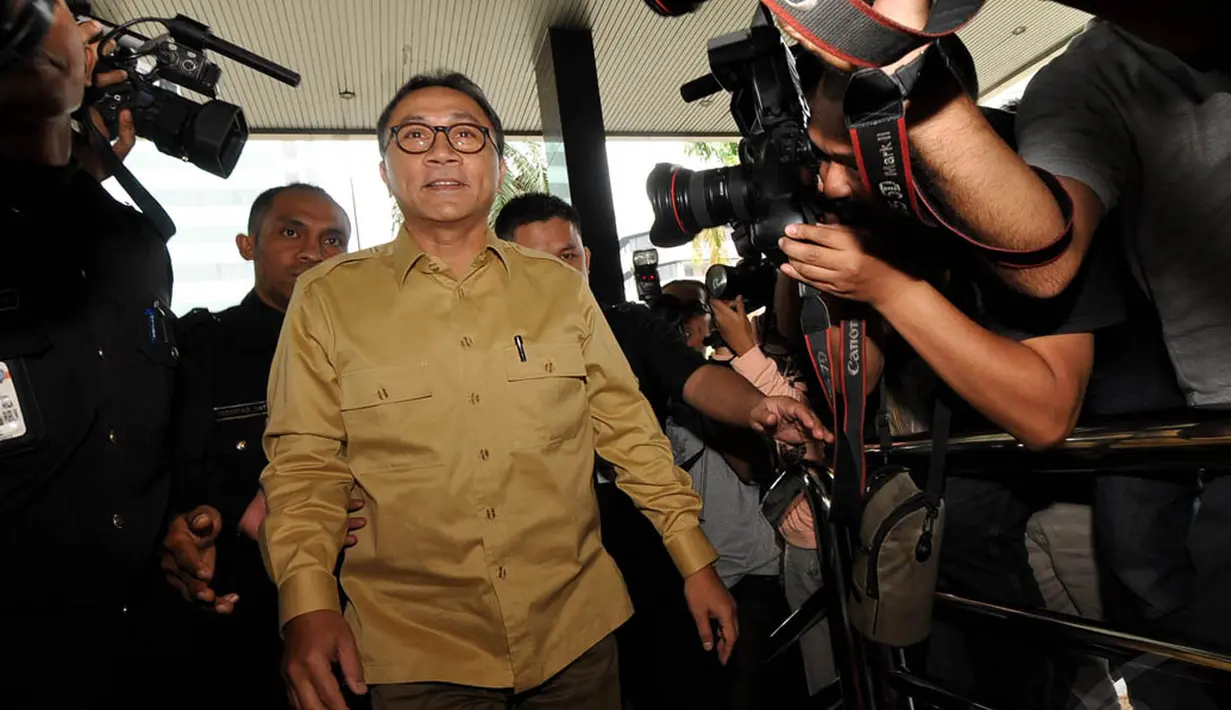 Ketua MPR, Zulkifli Hasan memenuhi panggilan KPK, Jakarta, Senin (11/11/2014). (Liputan6.com/Miftahul Hayat) 