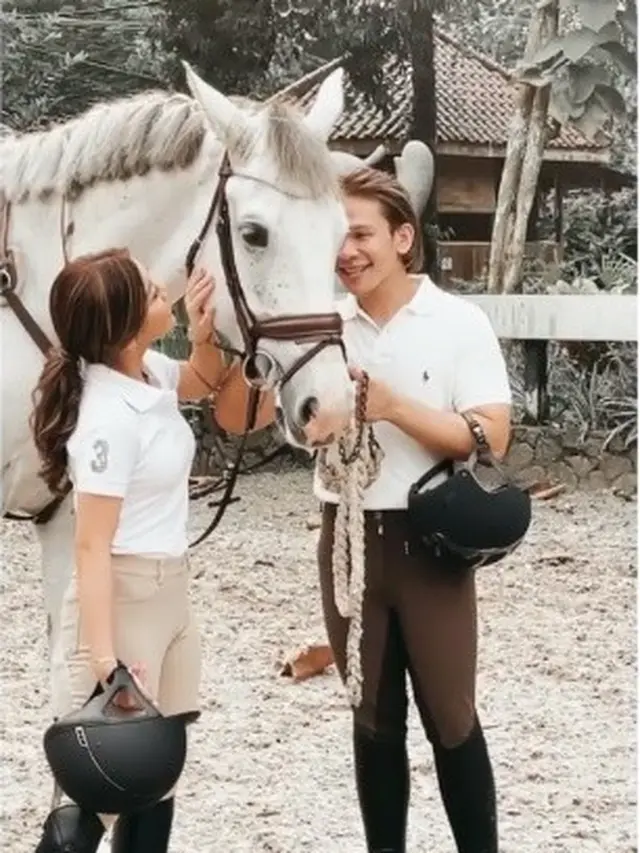 Dipuji Bak Prewedding, Ini 7 Pemotretan Jordi Onsu dan Frislly Herlind