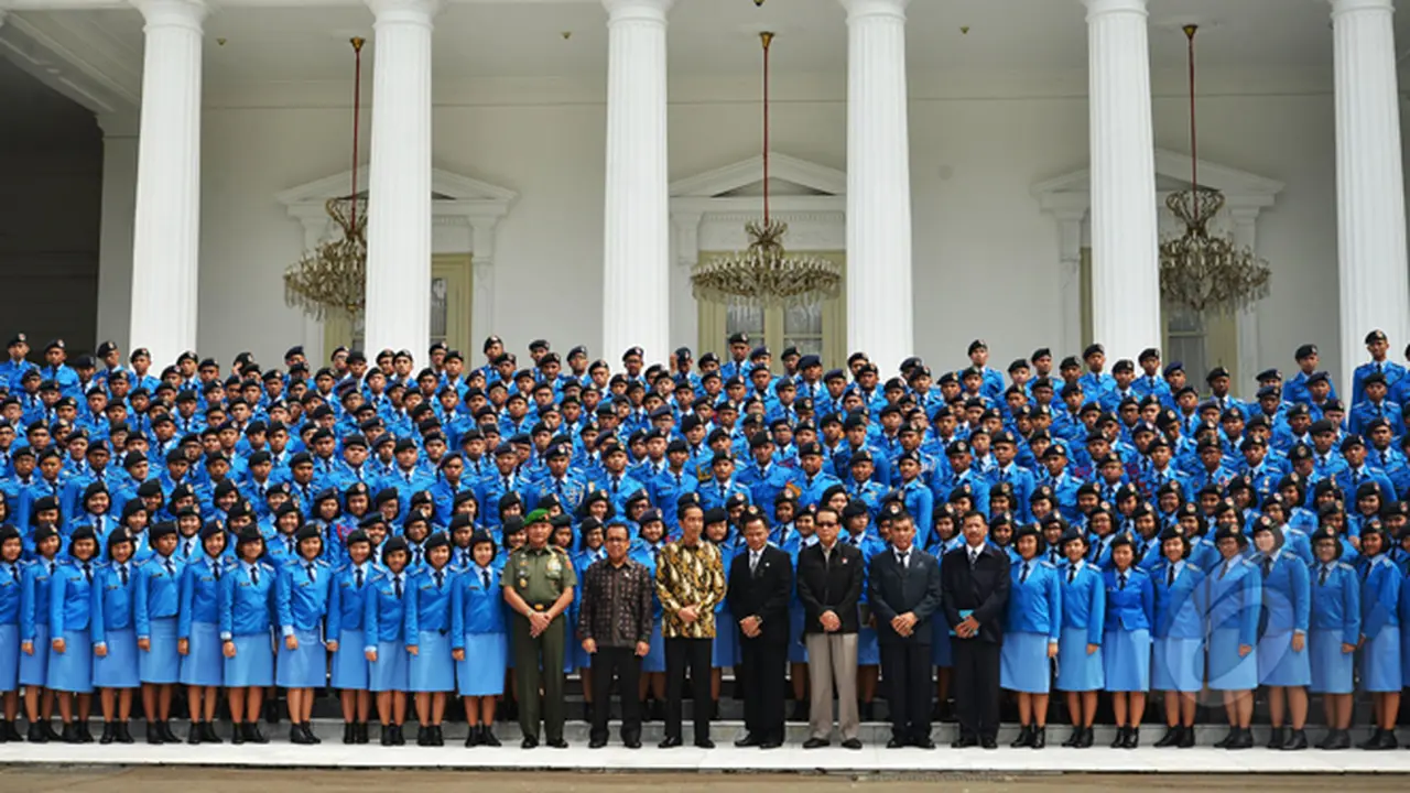 Pesan Jokowi Kepada Ratusan Siswa di Istana Negara