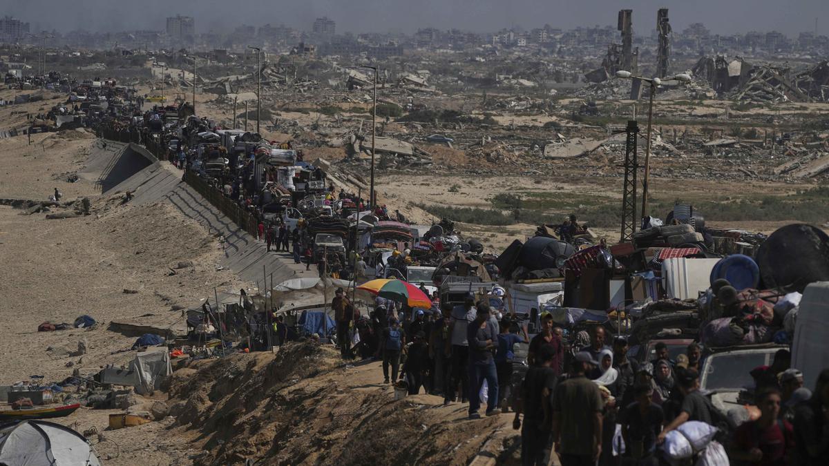 Potret Antrean Pengungsi Palestina Tinggalkan Kota Gaza Menuju Wilayah Selatan