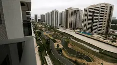Suasana sekitar lingkungan apartemen di kawasan Olympic Village di Rio de Janeiro, Brasil (23/6). Brasil telah menyiapkan tempat penginapan mewah untuk para atlet selama mengikuti Olimpiade Brasil 2016. (REUTERS/Sergio Moraes)