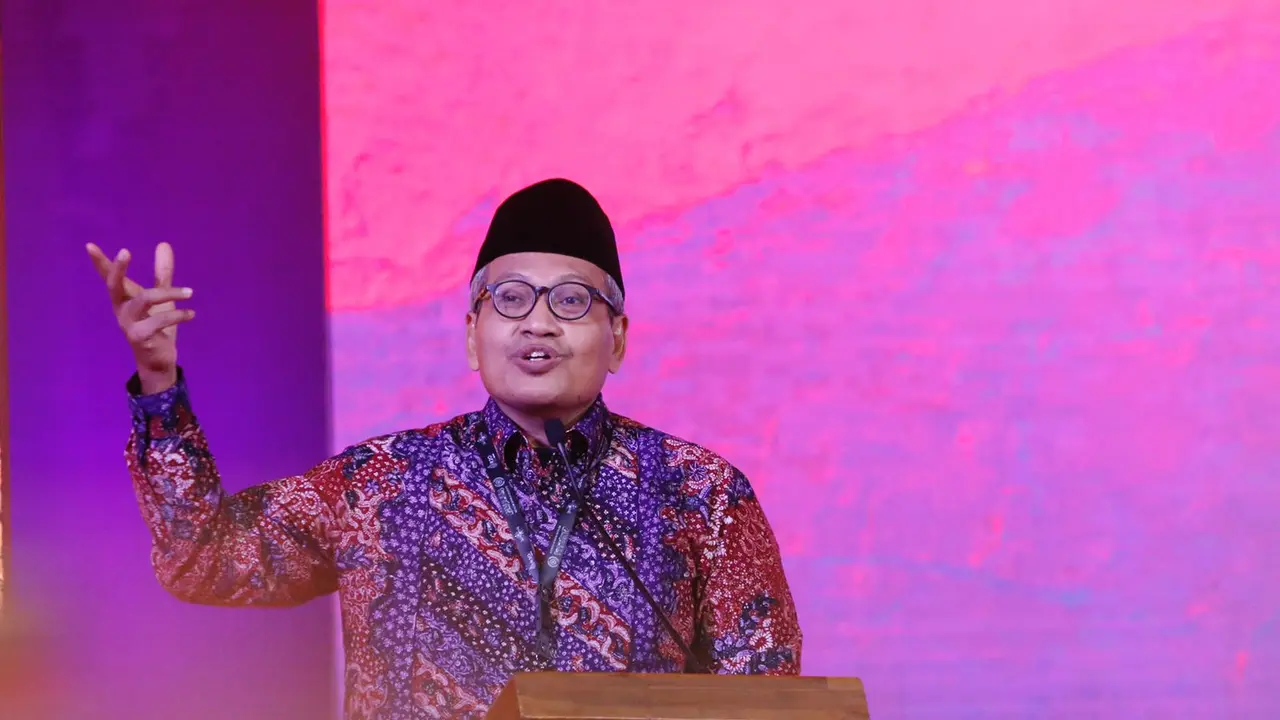 Ketua Lakpesdam Pengurus Besar Nahdlatul Ulama (PBNU) KH Ulil Abshar Abdalla, dalam Forum Agama G20 atau R20 di Bali, Rabu (2/11/2022). (LTN PBNU/Liputan6.com)