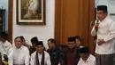 Wakil Presiden Jusuf Kalla memberikan sambutan di acara peringatan dua tahun (haul) Taufik Kiemas, Jakarta, Senin (8/6/2015). Sejumlah pejabat negara hadir pada acara haul tersebut. (Liputan6.com/Herman Zakharia)