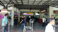 Pengamanan Bandara Internasional Adi Soemarmo Boyolali Jawa Tengah, akan diperketat jelang Jokowi mantu. (Liputan6.com/Lizsa Egeham)
