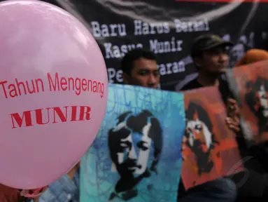 Komisi untuk Orang Hilang dan Tindak Kekerasan (Kontras) melakukan aksi di depan Rumah Transisi Jokowi-JK, Jakarta, (8/9/14). (Liputan6.com/Johan Tallo)