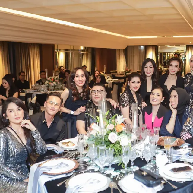 Ussy Sulistiawaty ditemani Andhika Pratama (Instagram/ussypratama)