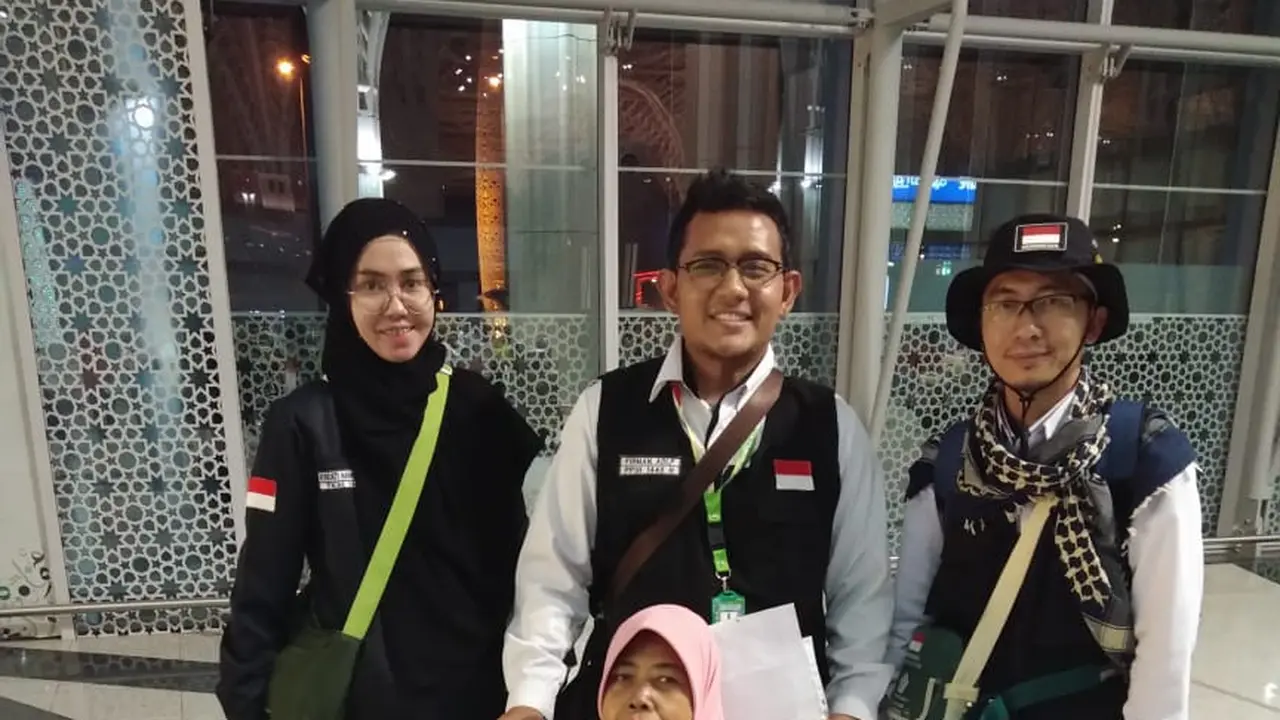 Salah satu haji sakit akan pulang ke Tanah Air. Dok Daker Bandara