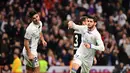 Alvaro Morata membawa Madrid unggul lebih dulu pada menit ke-50. Bola hasil tembakan keras Morata dari luar kotak penalti yang memanfaatkan assist dari Isco, menghujam gawang Deportivo. (AFP/Pierre-Philippe Marcou)