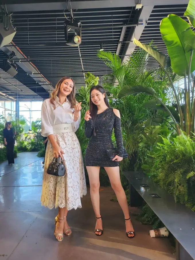 Luna Maya dan Dahyun TWICE