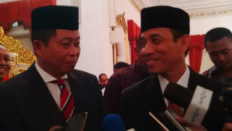 Menteri ESDM Ignasius Jonan dan Wakil Menteri ESDM Arcandra Tahar usai pelantikan di Istana Negara, Jakarta, Jumat (14/10/2016).