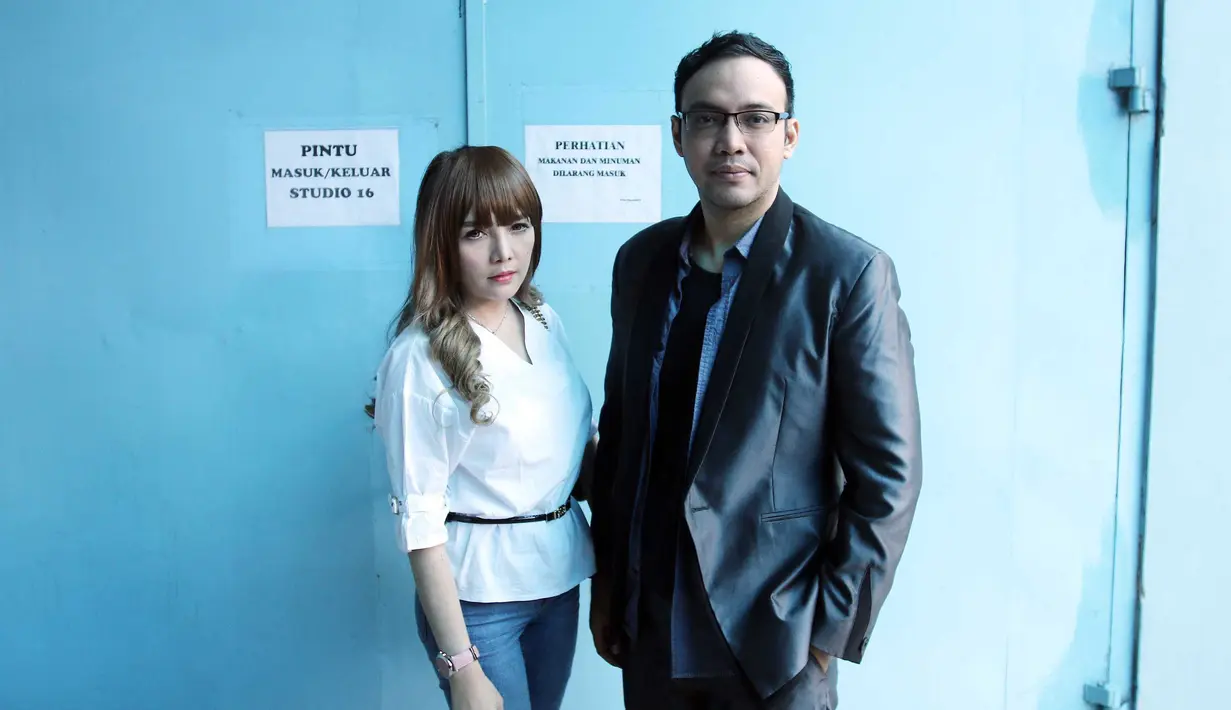 Sandy Tumiwa Belum Dapat Restu Ibu Menikah dengan Shinta Bebi - Photo