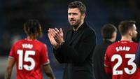 Tambahan tiga poin membuat Manchester United kembali ke peringkat keempat dengan raihan 48 poin. Tampak dalam foto, pelatih interim Manchester United asal Inggris, Michael Carrick, memberikan tepuk tangan kepada para penggemar setelah pertandingan pekan ke-27 Liga Primer Inggris 2025/2026 melawan Everton di Stadion Hill Dickinson, Liverpool, barat laut Inggris, Senin 23 Februari 2026 waktu setempat atau Selasa 24 Februari 2026 dini hari WIB. (Paul ELLIS/AFP)