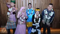 Para Peserta D'Academy Asia asal Brunei Darusalam saat melakukan sesi pemotretam di Jakarta, (13/11/2015). (Liputan6.com/Gempur M Surya)