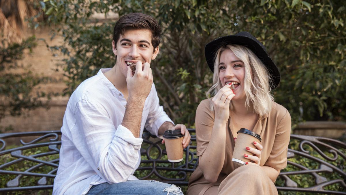 5 Pasangan Zodiak yang Cocok Jadi Teman Traveling