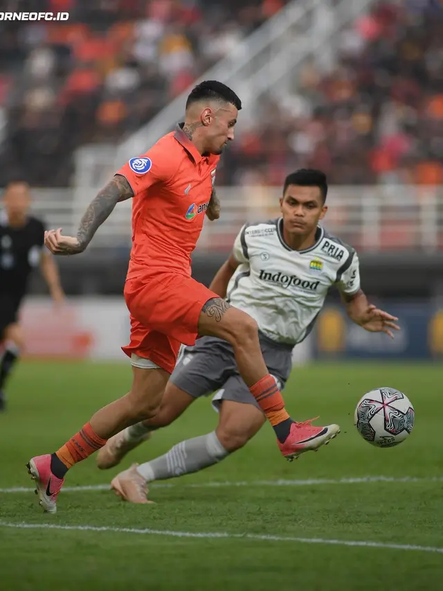 Gelandang Borneo FC, Stefano Lilipaly saat melawan Persib Bandung di BRI Liga 1 2022/2023.