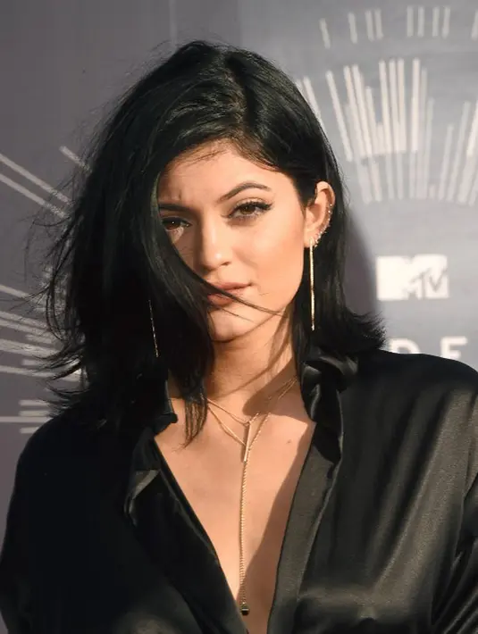 Seperti yang diwartakan TMZ, Minggu (1/10/2017), adik sambung Kim Kardashian ini rela mengeluarkanuang sebanyak US$ 70 ribu atau sekitar Rp 950 Juta untuk membeli baju-baju bayi. (AFP/Jason Merritt)