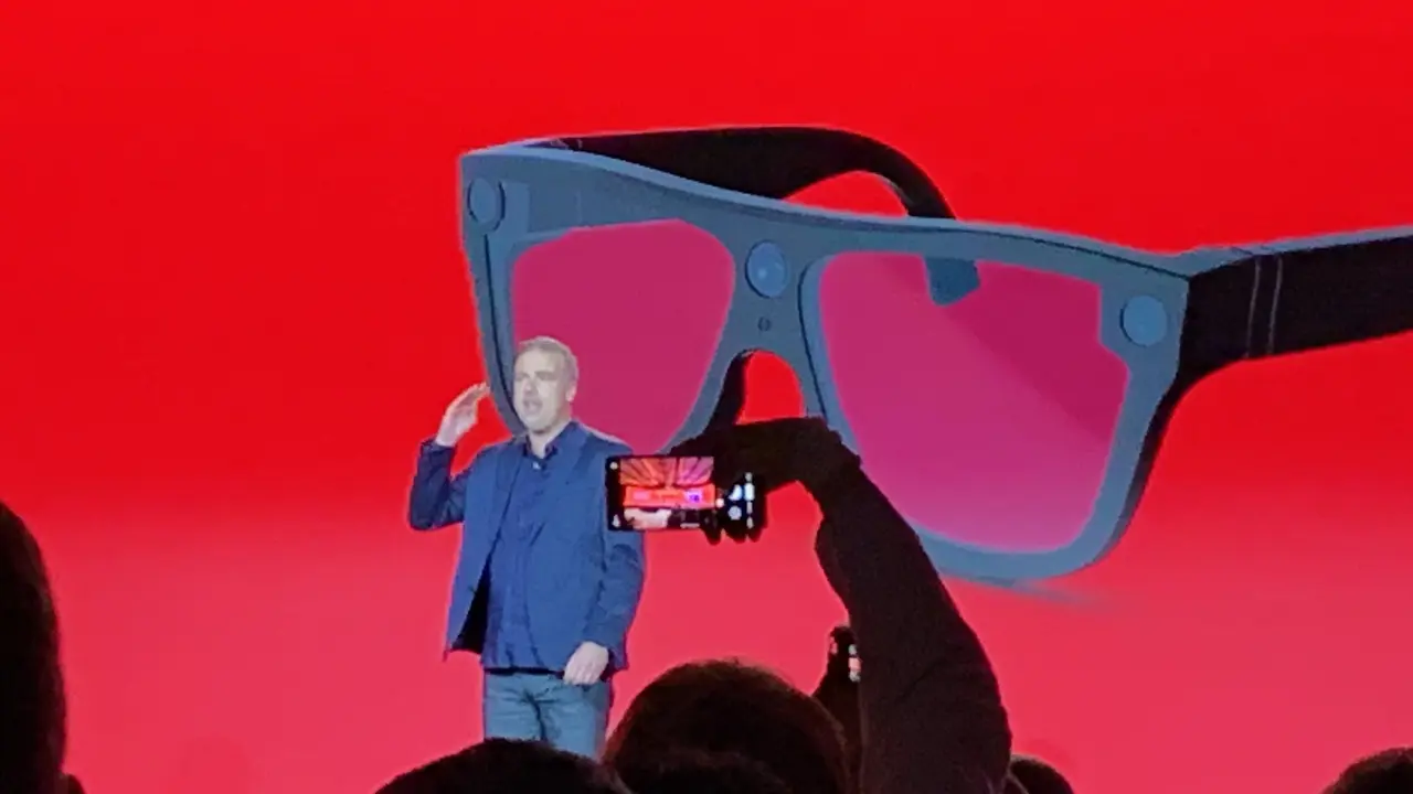 Hugo Swart, VP of XR Product Management Qualcomm Technologies meluncurkan chipset Snapdragon AR2. Liputan6.com/Yuslianson