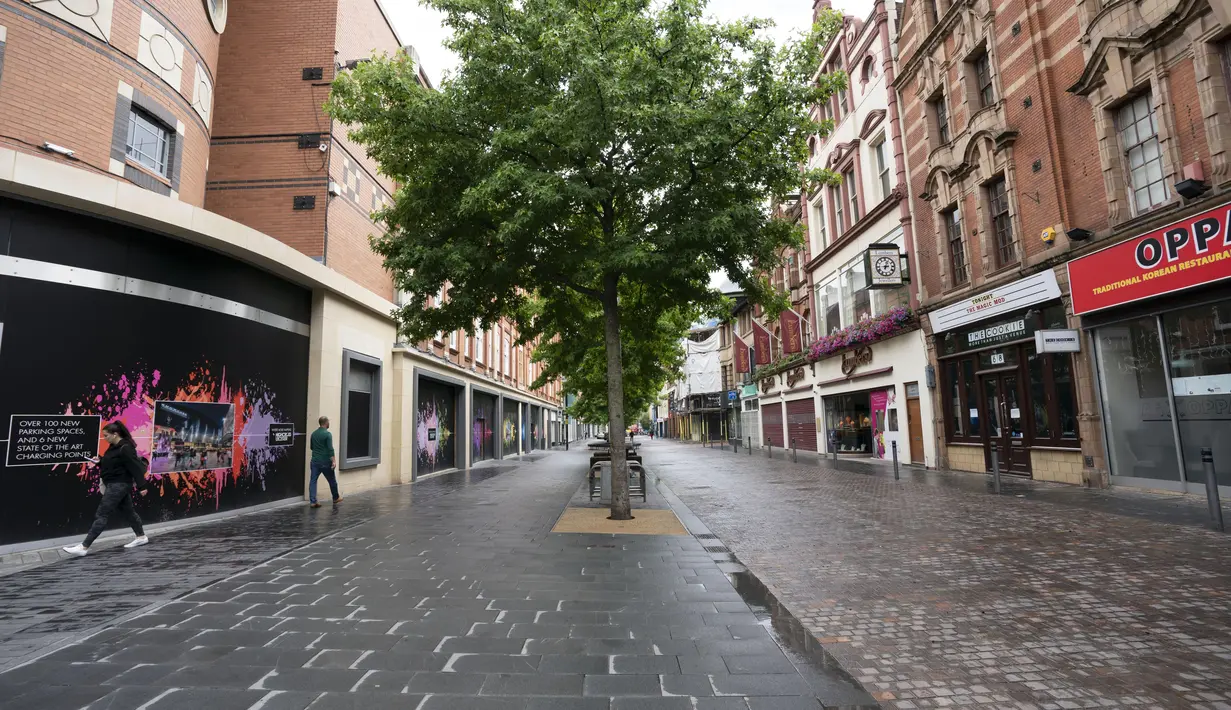 Pusat kota yang sepi setelah penerapan lockdown lokal di Leicester, Inggris (1/7/2020). Menteri Kesehatan Inggris Matt Hancock mengumumkan bahwa Kota Leicester di Inggris akan tetap menerapkan lockdown akibat COVID-19 saat kota-kota lain di negara itu mulai dibuka kembali. (Xinhua/Jon Super)