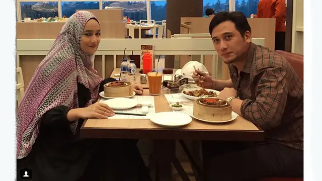 Tengku Firmansyah dan Cindy Fatika Sari
