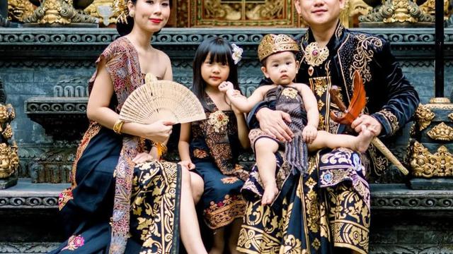 Potret harmonis Bobon Santoso dan keluarga. (credit:instagram.com/bobonsantoso/cherylruan)