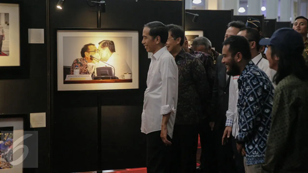 20151218-Ini Reaksi Presiden Saat Tengok Pameran Foto Setahun Kerjanya-Jakarta