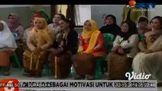 Fashion show yang pesertanya anak-anak atau kaum remaja, bukan hal yang aneh. Namun apa jadinya jika peserta fashion show semuanya adalah para lansia. Di Kabupaten Kediri Jawa Timur, digelar fashion show yang pesertanya harus berusia diatas 50 tahun.