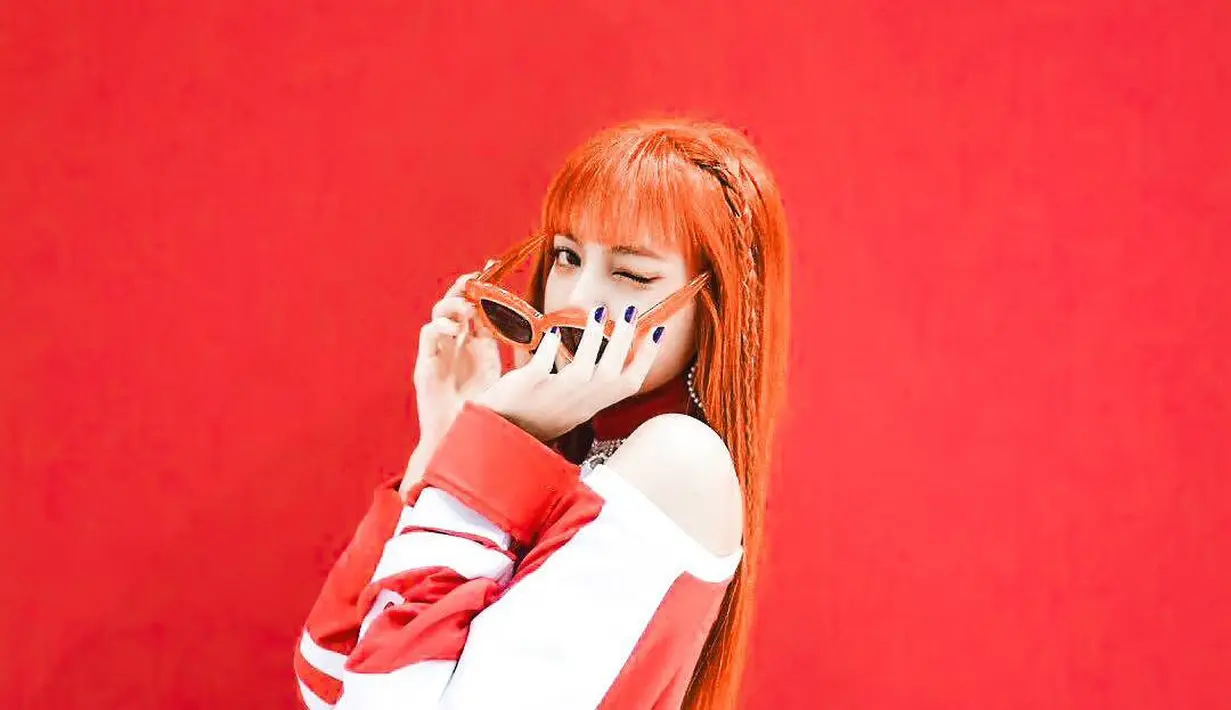 Lisa merasa sangat disambut dan dicintai oleh penggemarnya. Hal itu membuatnya sangat terharu. (Koreaboo)