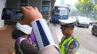 Polisi Rekam Pelanggar Lalu Lintas Lewat Kamera Ponsel