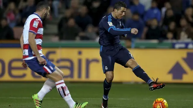 Real Madrid menang 2-1 atas Granada dalam laga pekan ke-23 La Liga Spanyol di Estadio Nuevo Los Carmenes, Senin (8/2/2016) dini hari WIB. Luka Modric menjadi penentu kemenangan lewat golnya di menit ke-85 dan satu gol lainnya dicetak Karim Benzema. S...