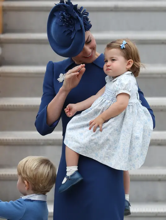 Saat melakukan perjalanan ke Kanada selama satu pekan, Kate dan William sempat menginap di hotel bintang 3 selama satu malam. Mereka tak membawa kedua anaknya, Pangeran George dan Charlotte. (AFP/Bintang.com)