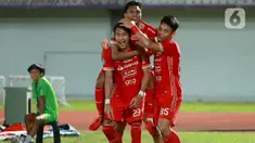Pemain Persija Jakarta, Hansamu Yama melakukan selebrasi setelah mencetak gol ke gawang Dewa United pada pekan ke-33 BRI Liga 1 2022/2023 di Stadion Indomilk Arena, Tangerang, Senin (10/4/2023). (Bola.com/M Iqbal Ichsan)
