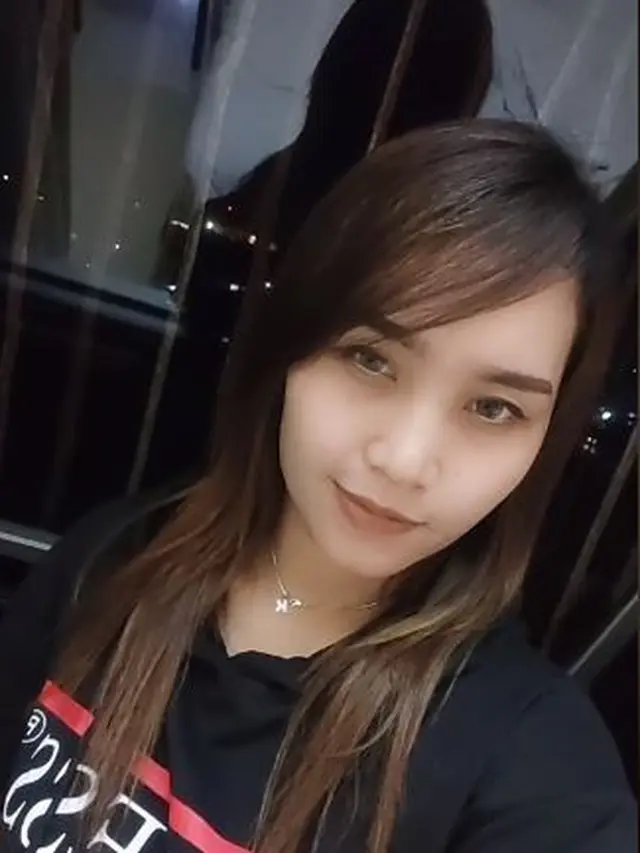 6 Potret Wanita yang Disebut 'Kembaran' Ayu Ting Ting, Bak Pinang Dibelah Dua