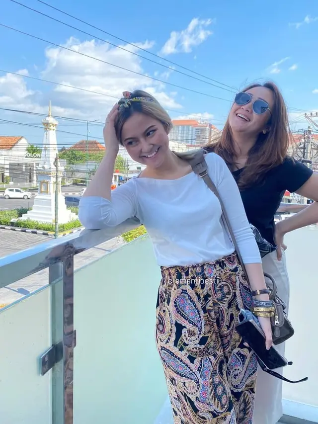 Potret Kebersamaan Gabriella Larasati dan Ibunda. (Sumber; Instagram/gabriellalarasati dan Instagram/clementiaestii)