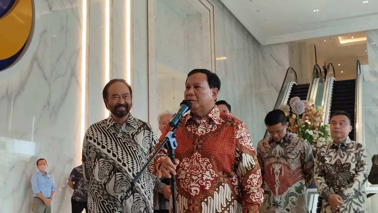 Ketua Umum Partai Gerindra Prabowo Subianto dan Ketua Umum Partai Nasdem Surya Paloh di NasDem Tower Jakarta, Rabu (1/6/2022). (Liputan6.com/ Winda Nelfira)